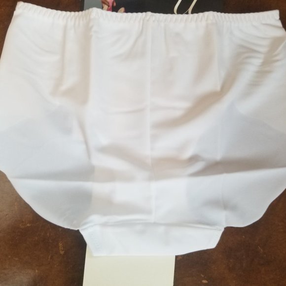 5 PAIRS OF FAMOUS ULA'S BRAND WHITE PANTIES! - Picture 4 of 7